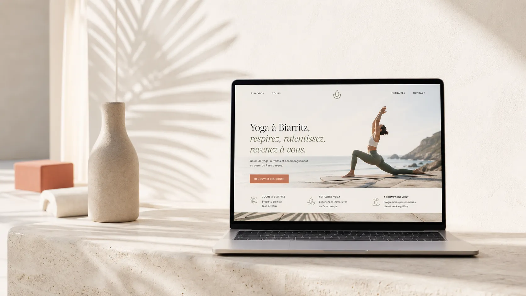 Site internet conçu par HTAGS, présenté sur ordinateur portable